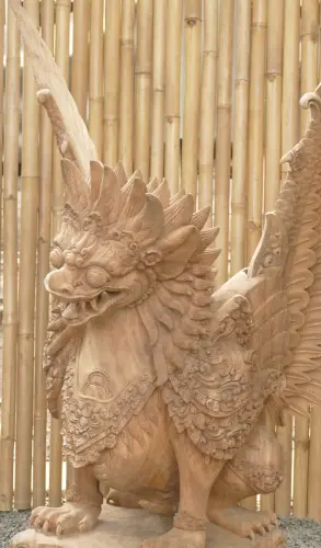 Product image of the product “Singa ambara raja, From Suar wood, center part 50 x 55 x 100, with wings 103cm wide and 142 cm height ”